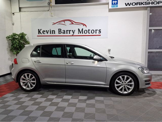 Image for 2013 Volkswagen Golf 1.6TDi HIGHLINE 105BHP 5 SPEED MANUAL **ORIGINAL IRISH CAR / VERY LOW MILEAGE / 17" ALLOY WHEELS / BLUETOOTH INTEGRATION / CRUISE CONTROL / TIMING BELT KIT DONE / FULL SERVICE RECORD**