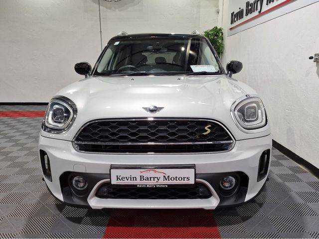 Image for 2021 Mini Countryman SE ALL4 EXCLUSIVE (PLUG IN HYBRID) AUTOMATIC **ONE OWNER / HUGE SPEC / APPLE CARPLAY / CRUISE CONTROL / FULL BLACK LEATHER / HEATED FRONT SEATS / REVERSE CAMERA / REAR TINTED GLASS / SAT NAV**