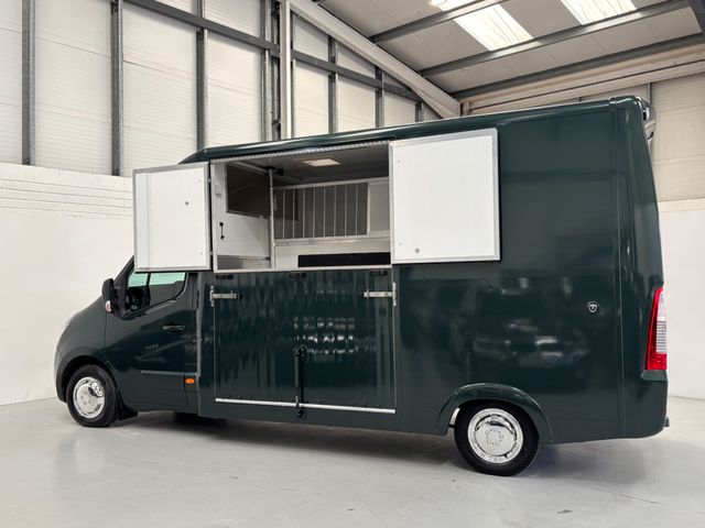 Image for 2021 Vauxhall Movano Horsebox 