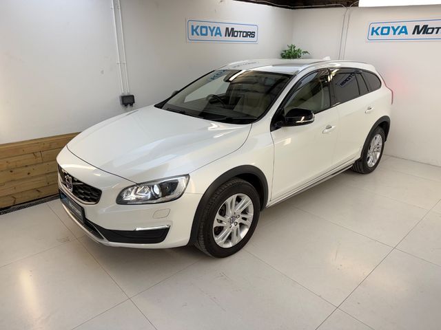 Image for 2017 Volvo V60 Cross Country 2.0 D4 CROSS COUNTRY DIESEL 190 BHP AUTOMATIC // FULL LEATHER ELECTRIC SEATS // REVERSING CAMERA // CRUISE CONTROL // LANE ASSIST // COLLISION WARNING SYSTEM // LOW KMS // AA APPROVED DEALER 2026