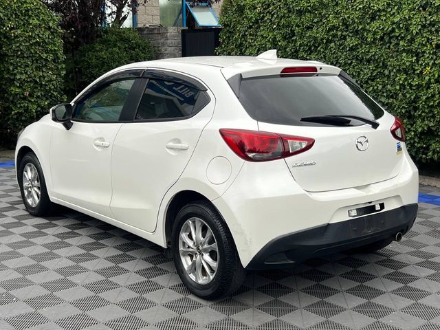 Image for 2016 Mazda Demio 1.3 SYKACTIV // HEADS-UP DISPLAY // HEATED SEATS // REVERSE CAMERA