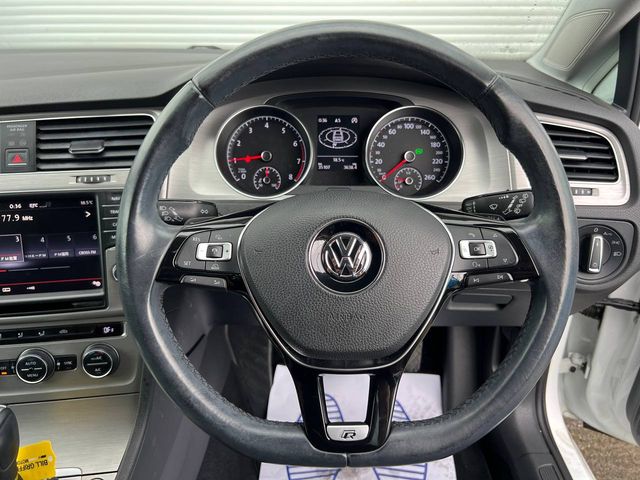 Image for 2015 Volkswagen Golf R-LINE PACK 1.2 TSI // COMFORTLINE // BLUETOOTH MUSIC // NEW 19" R-LINE ALLOYS // REVERSE CAMERA