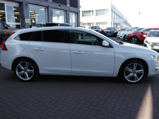 Image for 2018 Volvo V60 2.0D4 SE LUXURY EDITION 5DR ESTATE AUTOMATIC // HUGE SPEC // 73, 000KM'S /IMMACUALTE CONDITION // BUY WITH CONFIDENCE AA AND SIMI APPROVED DEALER 2025 // FINANCE ARRANGED // ALL TRADE INS WELCOME // 