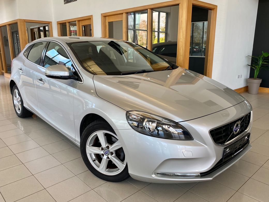 Image for 2015 Volvo V40 D2 SE 5DR
