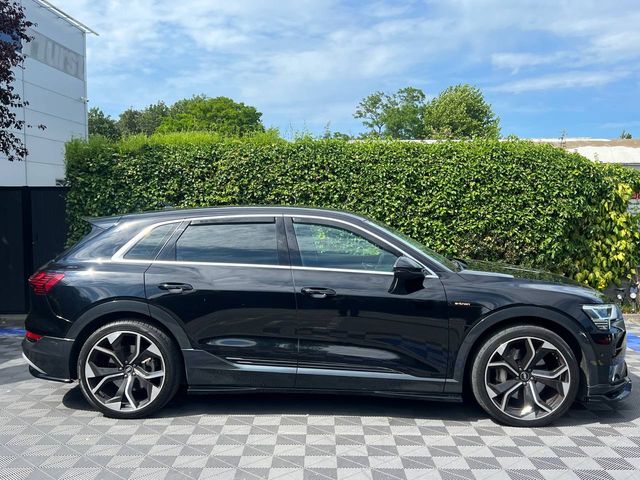 Image for 2021 Audi e-tron 50 RS-PERFORMANCE PACK AUTO APPLE CARPLAY/ANDROID AUTO // ADJUSTABLE AIR SUSPENSION // 22" RSQ ALLOYS