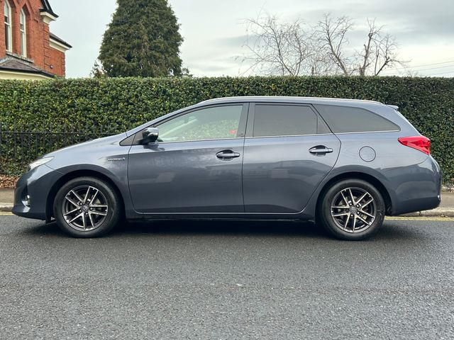 Image for 2015 Toyota Auris 1.8 VVTI HYBRID *SALE AGREED*