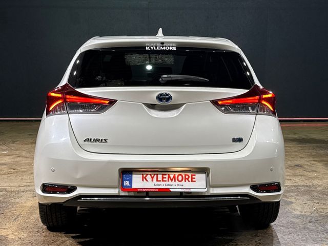 Image for 2017 Toyota Auris HYBRID G PACKAGE - WHITE & BLACK LEATHER SEATS - CRUISE CONTROL - 17'' FACTORY ALLOYS