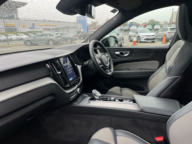 Image for 2023 Volvo XC60 T6 Recharge PHEV 350hp AWD AT8 Plus Dark - 