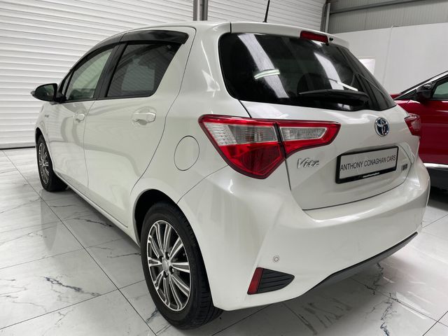 Image for 2017 Toyota Yaris Hybrid