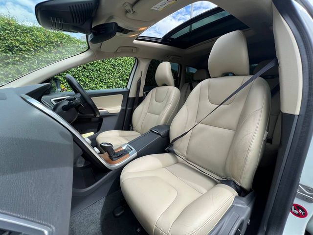 Image for 2017 Volvo XC60 D4 CLASSIC 2.0 D // OPENING PAN ROOF // REVERSE CAMERA // ADAPTIVE CRUISE CONTROL