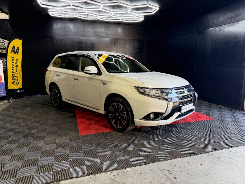 Image for 2017 Mitsubishi Outlander phev