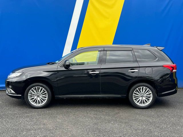 Image for 2019 Mitsubishi Outlander 4WD 2.0 HYBRID // HEATED LEATHER/ALCANTARA SEATS // ADAPTIVE CRUISE CONTROL // 18" ALLOYS // PARKING SENSORS