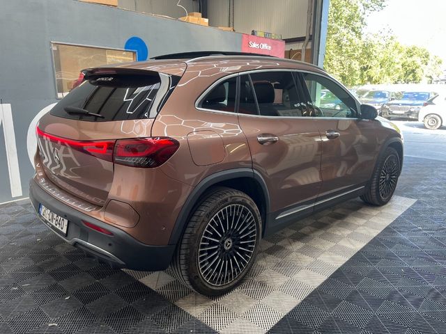 Image for 2021 Mercedes-Benz EQA 2021 MERCEDES-BENZ EQA AUTOMATIC / CRUISE CONTROL / PARKING CAMERA / ELECTRIC MEMORY & HEATED SEATS / PADDLE SHIFTERS / PANORAMIC SUNROOF / AMBIENT LIGHTS / APPLE CARPLAY AND MORE