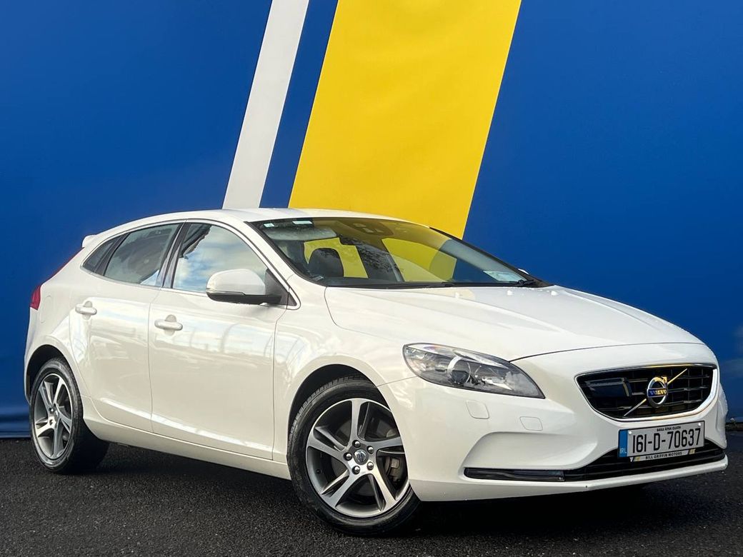 Image for 2016 Volvo V40 D4 2.0D AUTO // LEATHER HEATED SEATS // REVERSE CAMERA // ADAPTIVE CRUISE CONTROL
