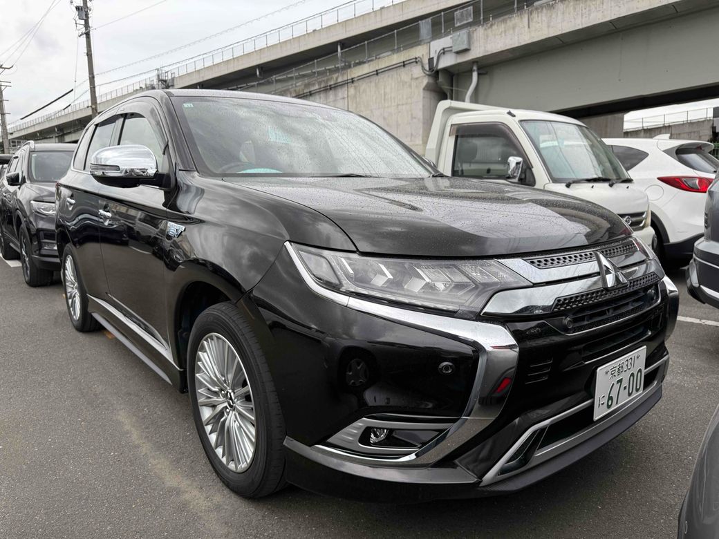 Image for 2018 Mitsubishi Outlander G PREMIUM HYBRID PLUG IN 2.4 PETROL //LOW MILES//HALF LEATHER HEATED SEATS//KEYLESS ENTRY//REVERSE CAMERA//