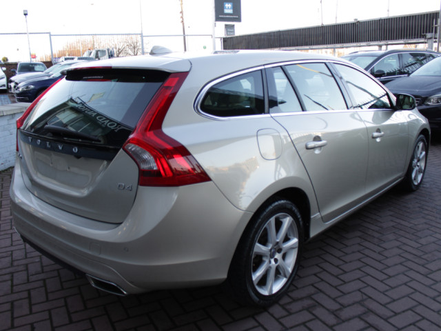 Image for 2017 Volvo V60 2.0D4 SE LUXURY DELUXE 5DR ESTATE AUTOMATIC // MINT CONDITION WITH ONLY 96, 000 KMS // BUY WITH CONFIDENCE AA AND SIMI APPROVED DEALER 2025 // FINANCE ARRANGED // ALL TRADE INS WELCOME // 
