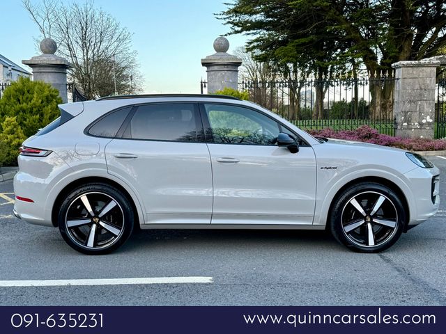 Image for 2024 Porsche Cayenne 3.0 V6 E-HYBRID==HIGH SPEC==