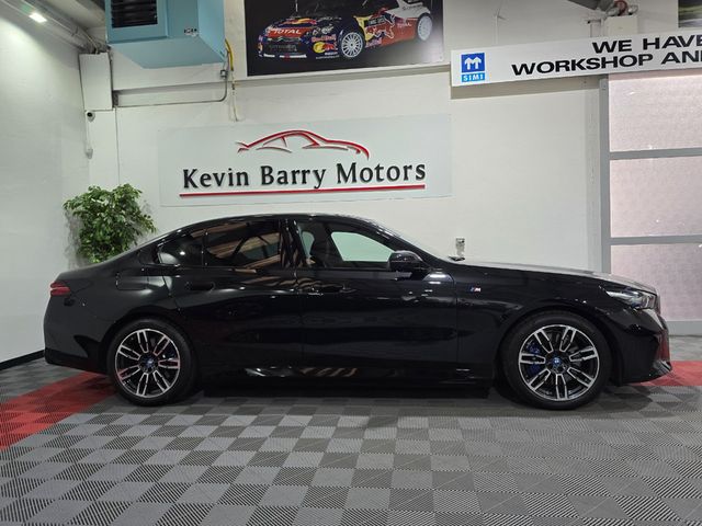 Image for 2024 BMW i5 EDRIVE 40 M SPORT AUTOMATIC **ONE OWNER / 19" ALLOYS / ADAPTIVE LED HEADLIGHTS / CRUISE CONTROL / FULL BLACK LEATHER / HEATED SEATS / HARMAN KARDON SOUND / REVERSE CAMERA / WIRELESS PHONE CHARGING**