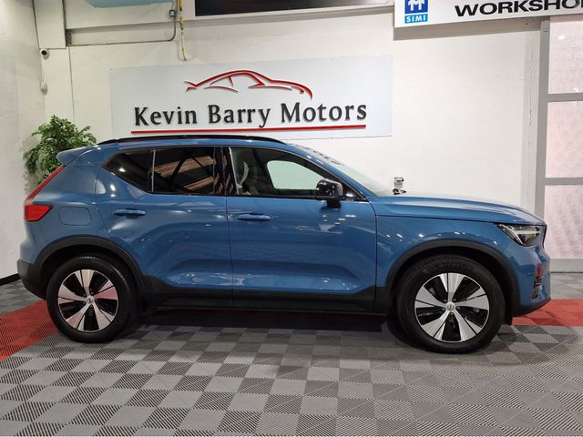 Image for 2023 Volvo XC40 T4 PLUS DARK RECHARGE AUTOMATIC **ONE OWNER / APPLE CARPLAY / CRUISE CONTROL / ELECTRIC BOOTLID / HEATED FRONT & REAR SEATS / HEATED STEERING WHEEL / 360 DEGREE CAMERA / WIRELESS PHONE CHARGING**