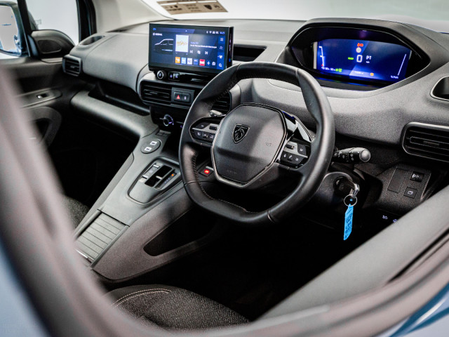 Image for 2025 Peugeot Rifter E-Allure 50kWh 135HP L2 - 7 Seats