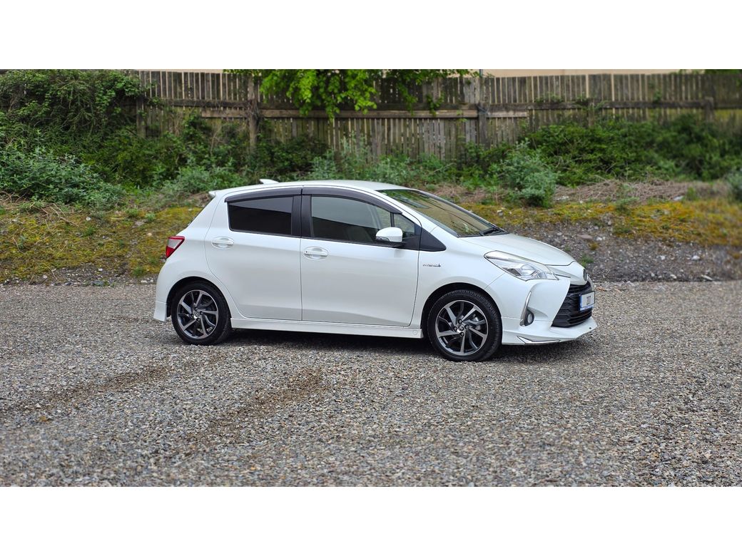 Image for 2017 Toyota Yaris Hybrid Sport 
