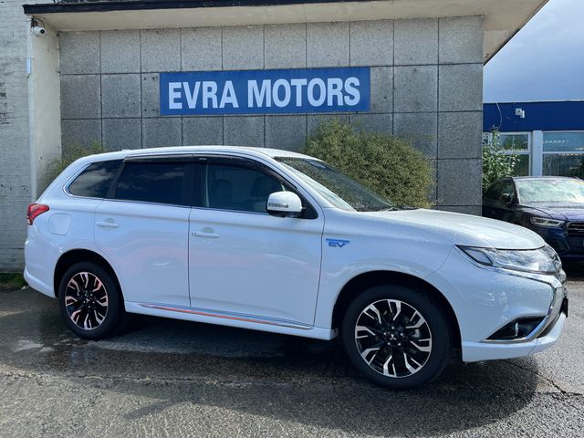 Image for 2018 Mitsubishi Outlander G AUTOMATIC PETROL PLUG IN HYBRID 2.0 //VERY LOW MILES//ADAPTIVE CRUISE CONTROL//KEYLESS ENTRY//HALF LEATHER HEATED SEATS//