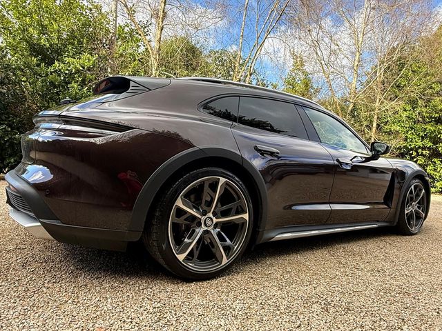 Image for 2022 Porsche Taycan 4 CROSS TURISMO *Performance Battery Plus…4 Wheel Drive*