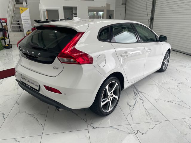 Image for 2017 Volvo V40 D2 (120hp) R-Design