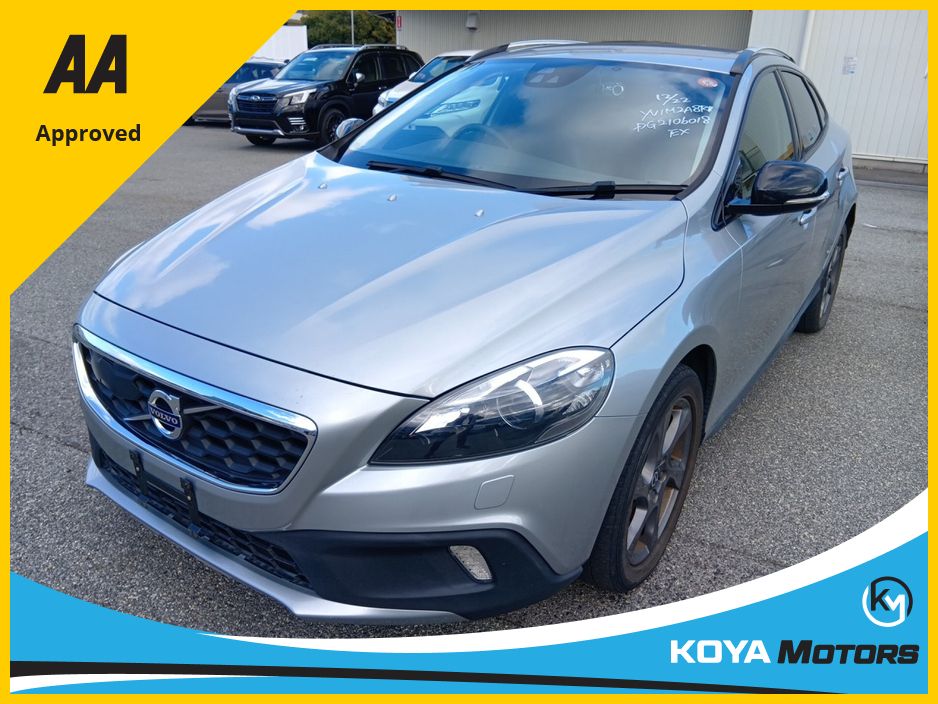 Image for 2016 Volvo V40 2.0 D4 CROSS COUNTRY SE LUXURY DIESEL 190 BHP AUTOMATIC // FULL LEATHER ELECTRIC SEATS // REVERSING CAMERA // CRUISE CONTROL // LANE ASSIST // FULL HARMAN KARDON SURROUND SOUND SYSTEM // TOP SPEC