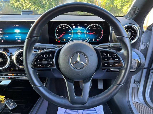 Image for 2020 Mercedes-Benz A Class A200d EXCLUSIVE AUTO // FULL SERVICE HISTORY // VIRTUAL COCKPIT // NEW 19" AMG ALLOYS // HEATED POWERED SEATS 