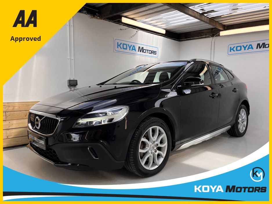 Image for 2018 Volvo V40 2.0 D4 CROSS COUNTRY SE LUXURY DIESEL 190 BHP AUTOMATIC // FULL LEATHER ELECTRIC SEATS // REVERSING CAMERA // CRUISE CONTROL // LANE ASSIST // COLLISION WARNING SYSTEM // TOP SPEC