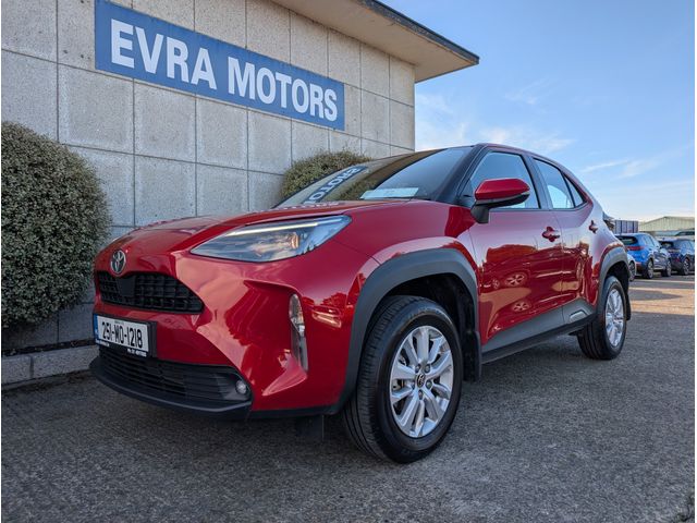 Image for 2025 Toyota Yaris Cross LUNA HYBRID AUTOMATIC 1.5 PETROL //LOW MILES//REVERSE CAMERA//KEYLESS ENTRY//ADAPTIVE CRUISE CONTROL//TOYOTA SERVICE HISTORY
