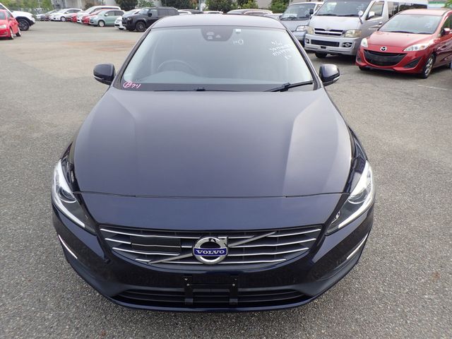 Image for 2018 Volvo V60 2.0 D4 SE LUXURY DIESEL 190 BHP AUTO // FULL LEATHER ELECTRIC SEATS // REVERSING CAMERA // CRUISE CONTROL // LANE ASSIST // COLLISION WARNING SYSTEM // LOW KMS // TOP SPEC // UPGRADED SPORT ALLOYS