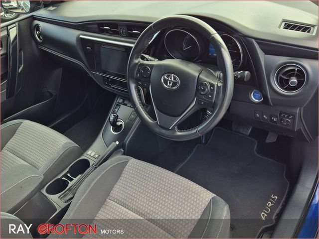 Image for 2018 Toyota Auris Hybrid Aura Touring Sports