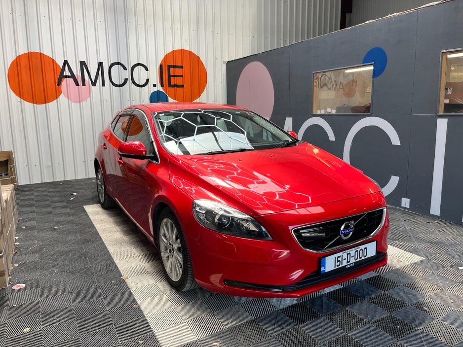 Image for 2015 Volvo V40 2015 VOLVO V40 T4 1.6 AUTOMATIC / CRUISE CONTROL / PARKING CAMERA / ELECTRIC MEMORY & HEATED SEATS / PADDLE SHIFTERS AND MORE