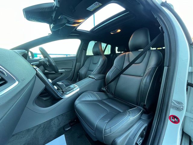 Image for 2017 Volvo V60 D4 R-DESIGN 2.0 D // TILT & SLIDE OPENING PAN ROOF // FULL SERVICE HISTORY // LEATHER POWERED HEATED SEATS