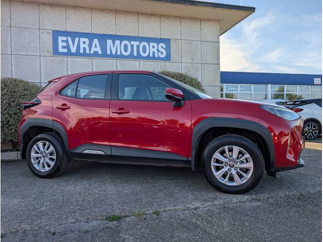 Image for 2025 Toyota Yaris Cross LUNA HYBRID AUTOMATIC 1.5 PETROL //LOW MILES//REVERSE CAMERA//KEYLESS ENTRY//ADAPTIVE CRUISE CONTROL//TOYOTA SERVICE HISTORY