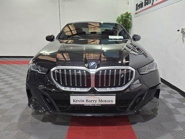 Image for 2024 BMW i5 EDRIVE 40 M SPORT AUTOMATIC **ONE OWNER / 19" ALLOYS / ADAPTIVE LED HEADLIGHTS / CRUISE CONTROL / FULL BLACK LEATHER / HEATED SEATS / HARMAN KARDON SOUND / REVERSE CAMERA / WIRELESS PHONE CHARGING**
