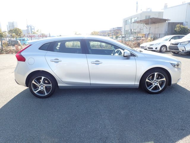 Image for 2016 Volvo V40 2.0 D4 SE LUXURY PLUS DIESEL AUTOMATIC // MASSIVE SPEC // FULL HEATED LEATHER // REVERSING CAMERA // CRUISE CONTROL // LANE ASSIST // COLLISION WARNING SYSTEM // UPGRADED SPORT ALLOYS