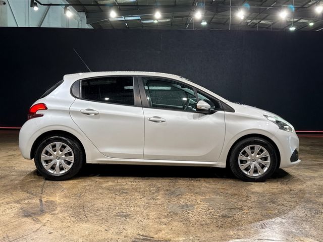 Image for 2017 Peugeot 208 PURETECH 1.2 AUTOMATIC - REVERSE CAMERA/PARKING SENSORS - A/C HEATING CONTROLS