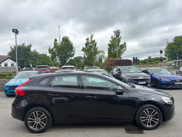 Image for 2019 Volvo V40 T2 Momentum 1.5 Petrol 122BHP 5DR