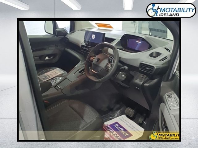 Image for 2026 Opel Combo Wheelchair Accessible 7 Seats