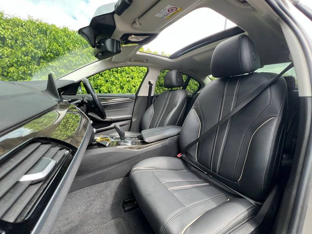 Image for 2018 BMW 5 Series 523d LUXURY LINE 2.0 D AUTO // OPENING SUNROOF // NEW 20" M COMP ALLOYS // LEATHER INTERIOR