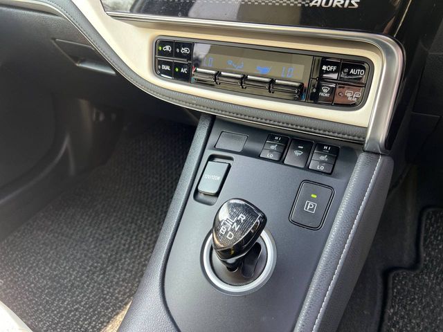 Image for 2017 Toyota Auris MODELLISTA 1.8 HYBRID AUTO // REVERSE CAMERA // DIGITAL CLIMATE CONTROL // CRUISE CONTROL