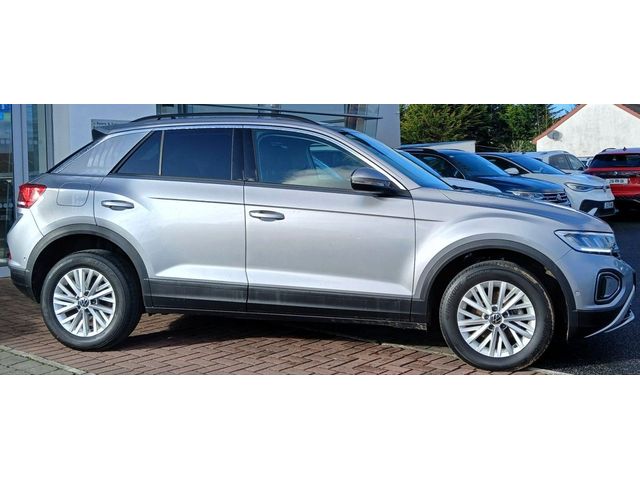 Image for 2024 Volkswagen T-Roc LIFE 2.0 TDI M6F 116HP **REAR VIEW CAMERA, APP CONNECT, WINTER PACK**