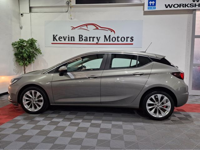 Image for 2016 Opel Astra SC 1.6CDTi 110BHP 6 SPEED MANUAL **ORIGINAL IRISH CAR / APPLE CARPLAY & ANDROID AUTO / 17" ALLOY WHEELS / BLUETOOTH INTEGRATION / CRUISE CONTROL / KMH SPEEDOMETER / FULL SERVICE RECORD**