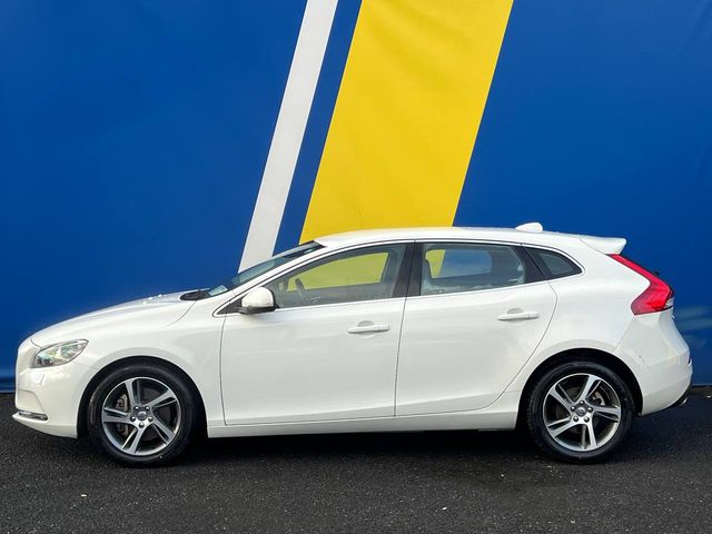 Image for 2016 Volvo V40 D4 2.0D AUTO // LEATHER HEATED SEATS // REVERSE CAMERA // ADAPTIVE CRUISE CONTROL