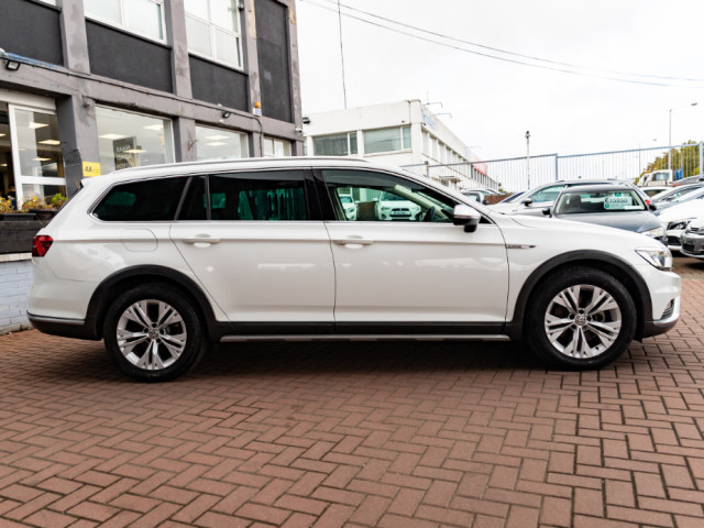 Image for 2018 Volkswagen Passat 2.0TDI 150BHP ALLTRACKEDITION 5DR ESTATE AUTOMATIC // STUNNING CAR WITH ONLY 108, 000 KMS // BUY WITH CONFIDENCE AA AND SIMI APPROVED DEALER 2025 // FINANCE ARRANGED // ALL TRADE INS WELCOME //