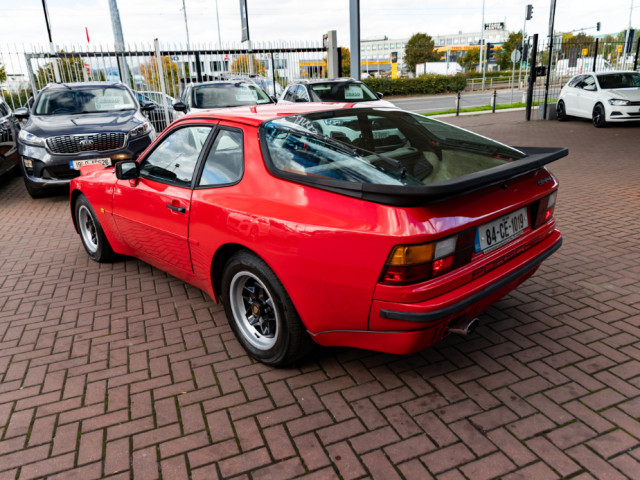Image for 1984 Porsche 944 LUX 2DR