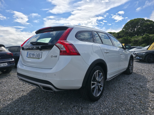 Image for 2018 Volvo V60 Cross Country 